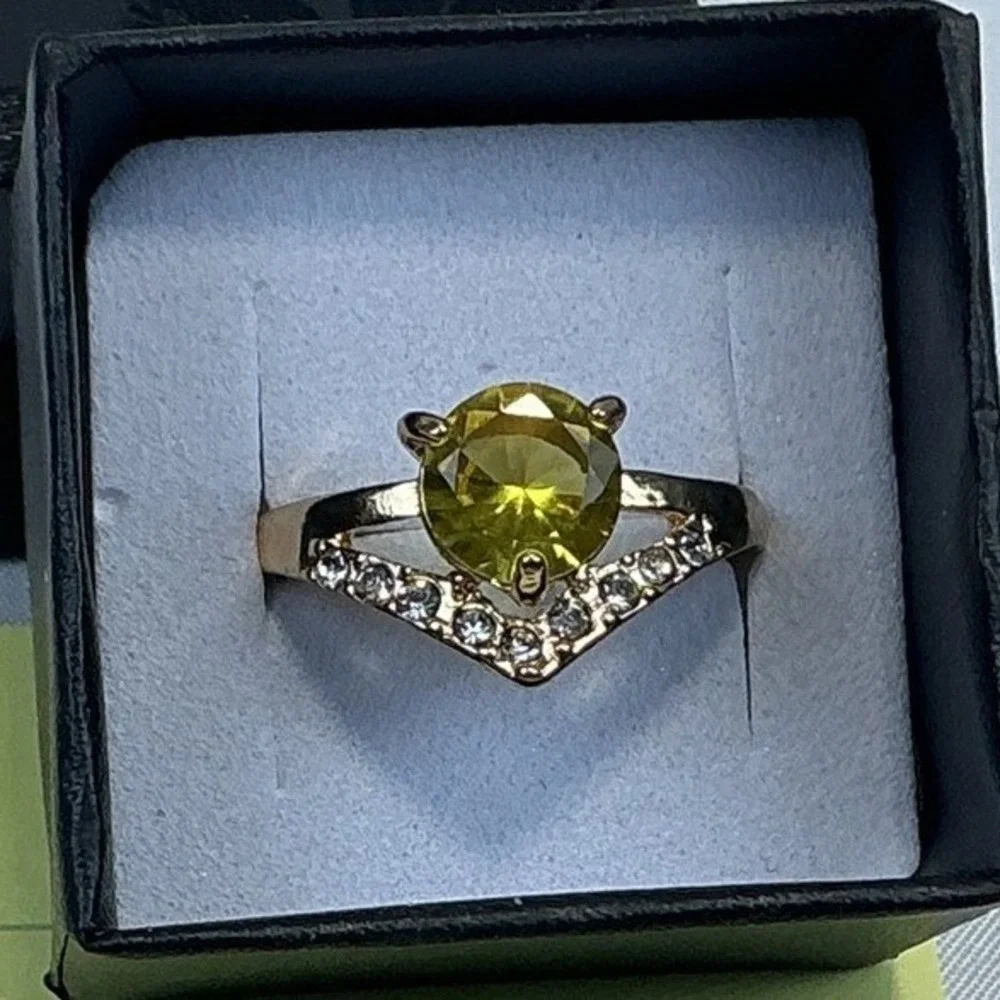 Gold Tone Ring with Yellow Stone and Simulated Diamonds Costume Jewelry Size 8.5